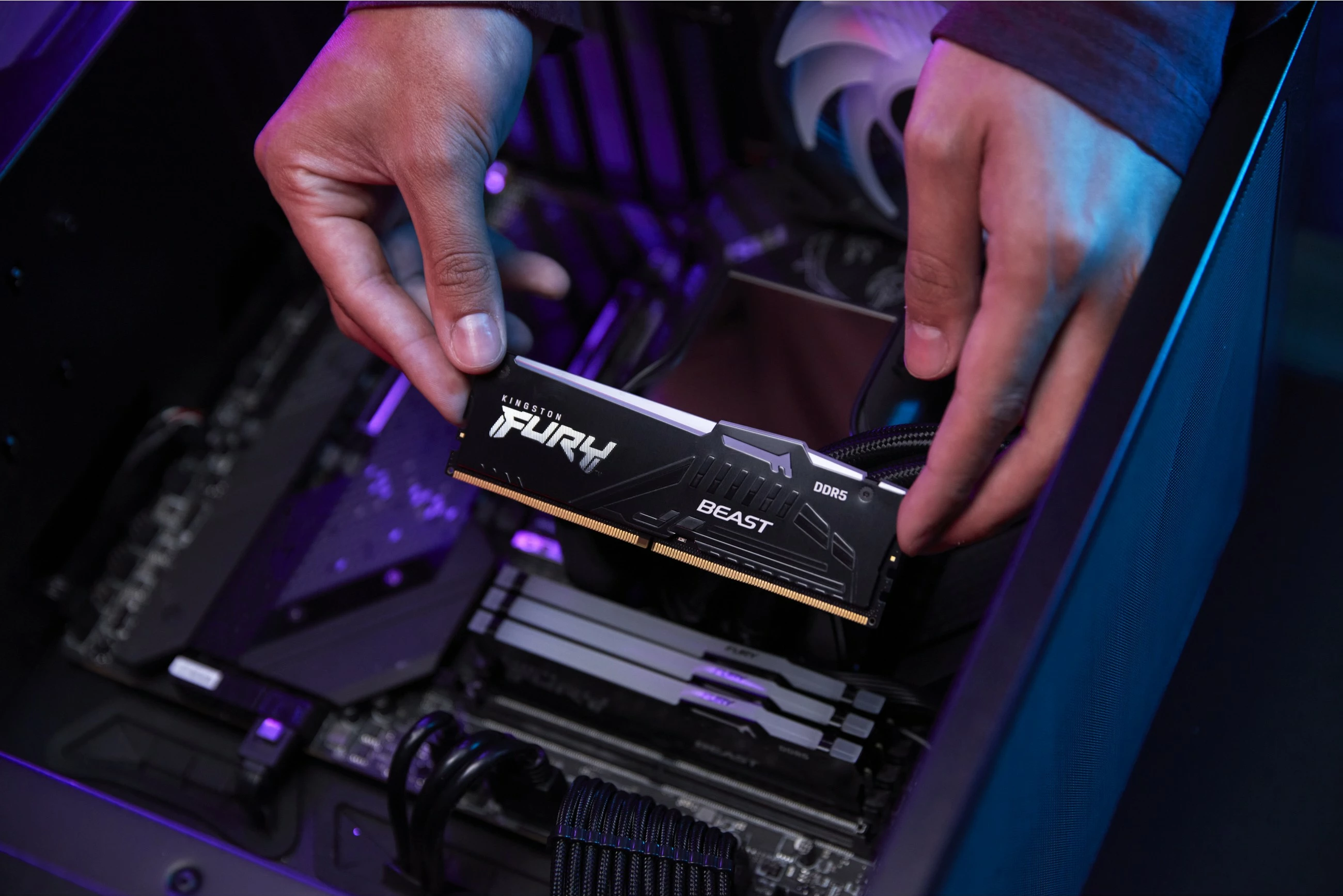 RAM pomnilnik FURY Beast RGB EXPO 16GB (2x8GB) DDR5 6000MT/s CL30 Kingston