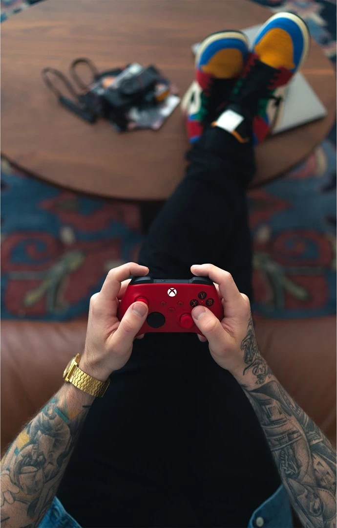 Brezzični igralni kontroler, Microsoft Xbox Wireless Controller QAU-00012, Bluetooth/USB, rdeč