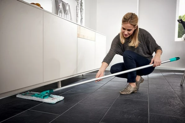 Mop za vlažno čiščenje, Leifheit 55045, mikrovlaken, aluminijasta ročica, modro/zelena