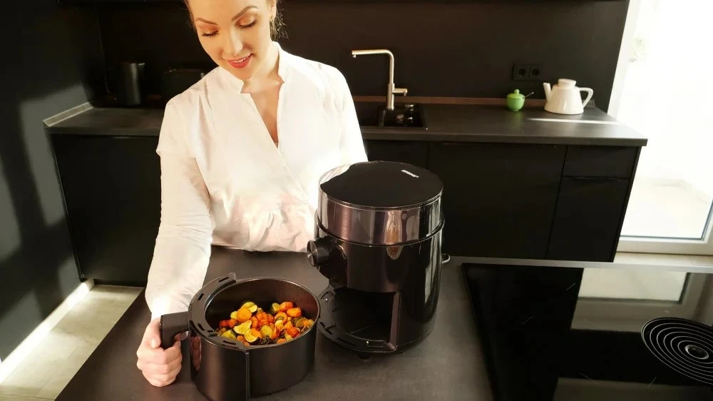 Friteza na vroč zrak PRIME3 SAF31, 2,5 L, črna