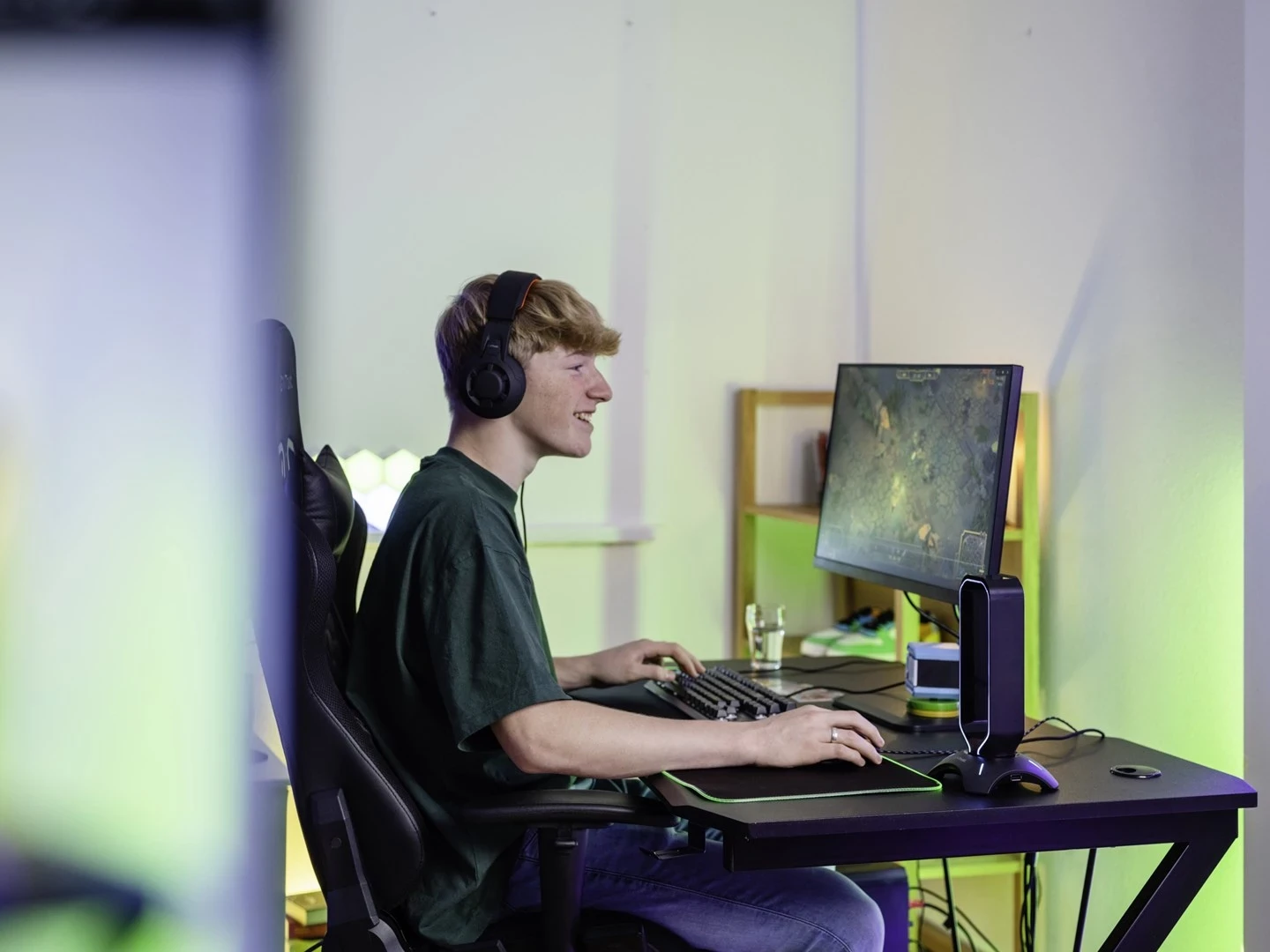 Držalo za slušalke, Trust GXT 265 Cintar, črno