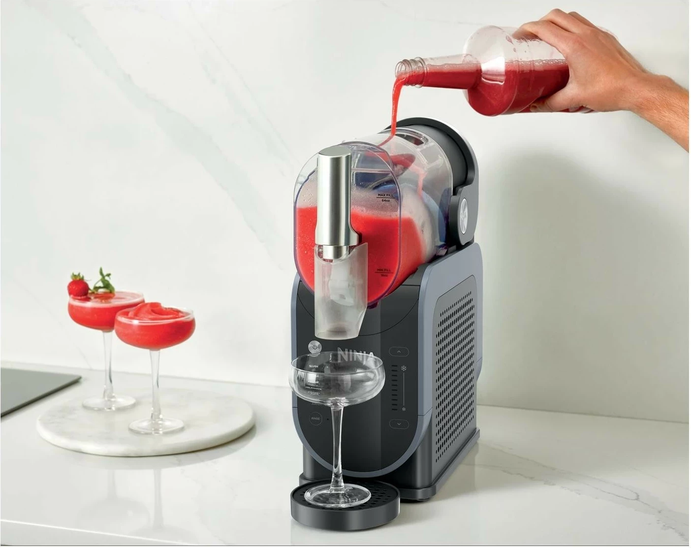 Aparat za hladne napitke Ninja FS301EU, 1,9 l, črn