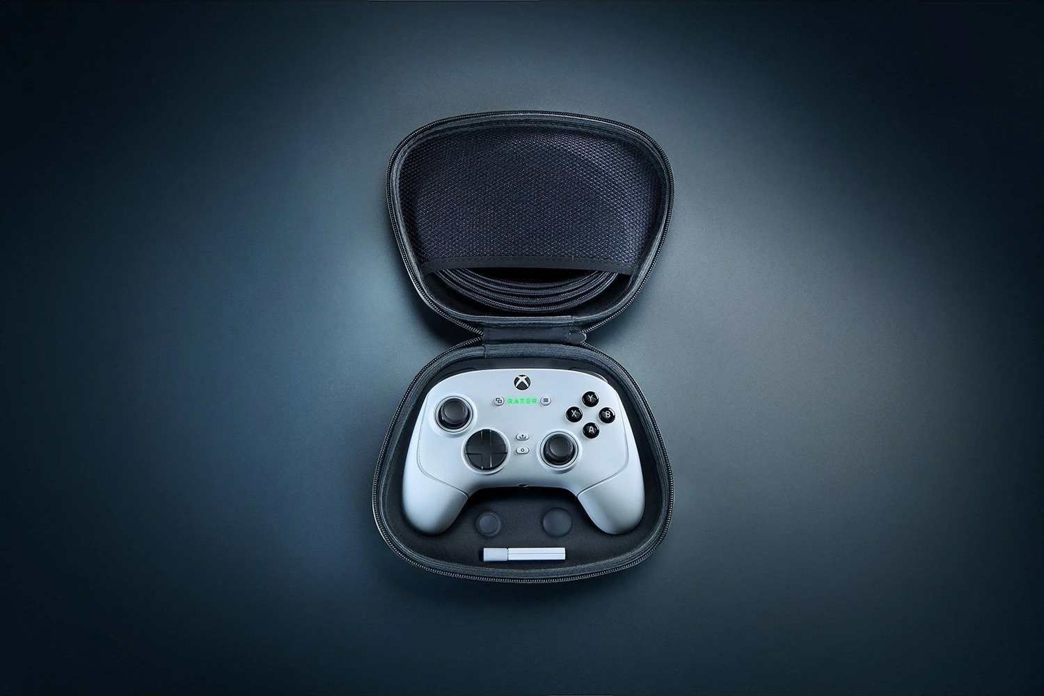 Brezžični e-športni krmilnik Razer Wolverine V3 Pro za Xbox in PC, bel