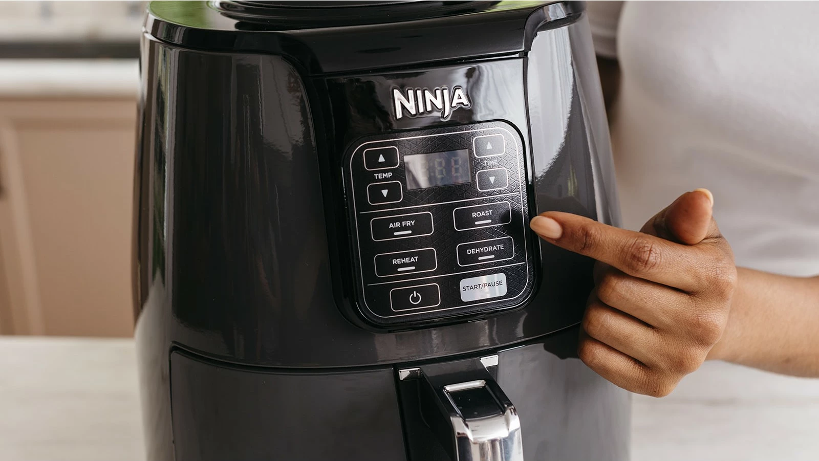 Friteza na vroč zrak Ninja AF100, 3,8 L, črna