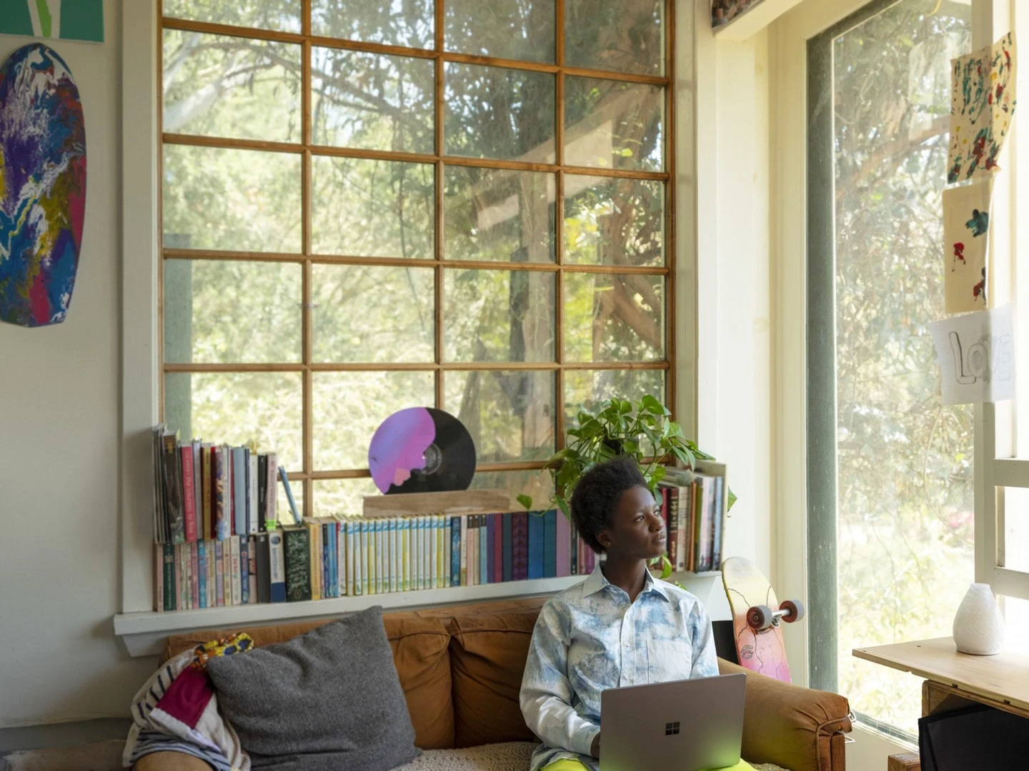 Kompakten prenosnik 12,4" Intel Core i5, 8 GB RAM, 256 GB SSD, Intel UHD Graphics, Microsoft Surface Go, bel