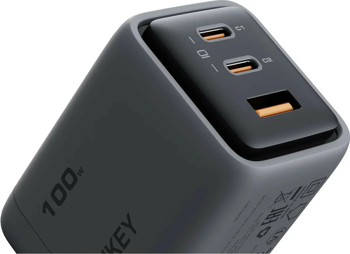 Ultra kompakten 100W zidni polnilec AUKEY PA-C5 Comet Mix 3, 3xUSB (2xUSB-C, 1xUSB-A), siv