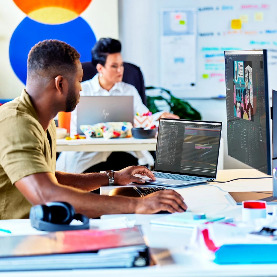 Prenosnik 16" WUXGA, 64GB RAM, 2TB SSD, RTX 3000, siv, HP Studio G11 Ultra 7 165H