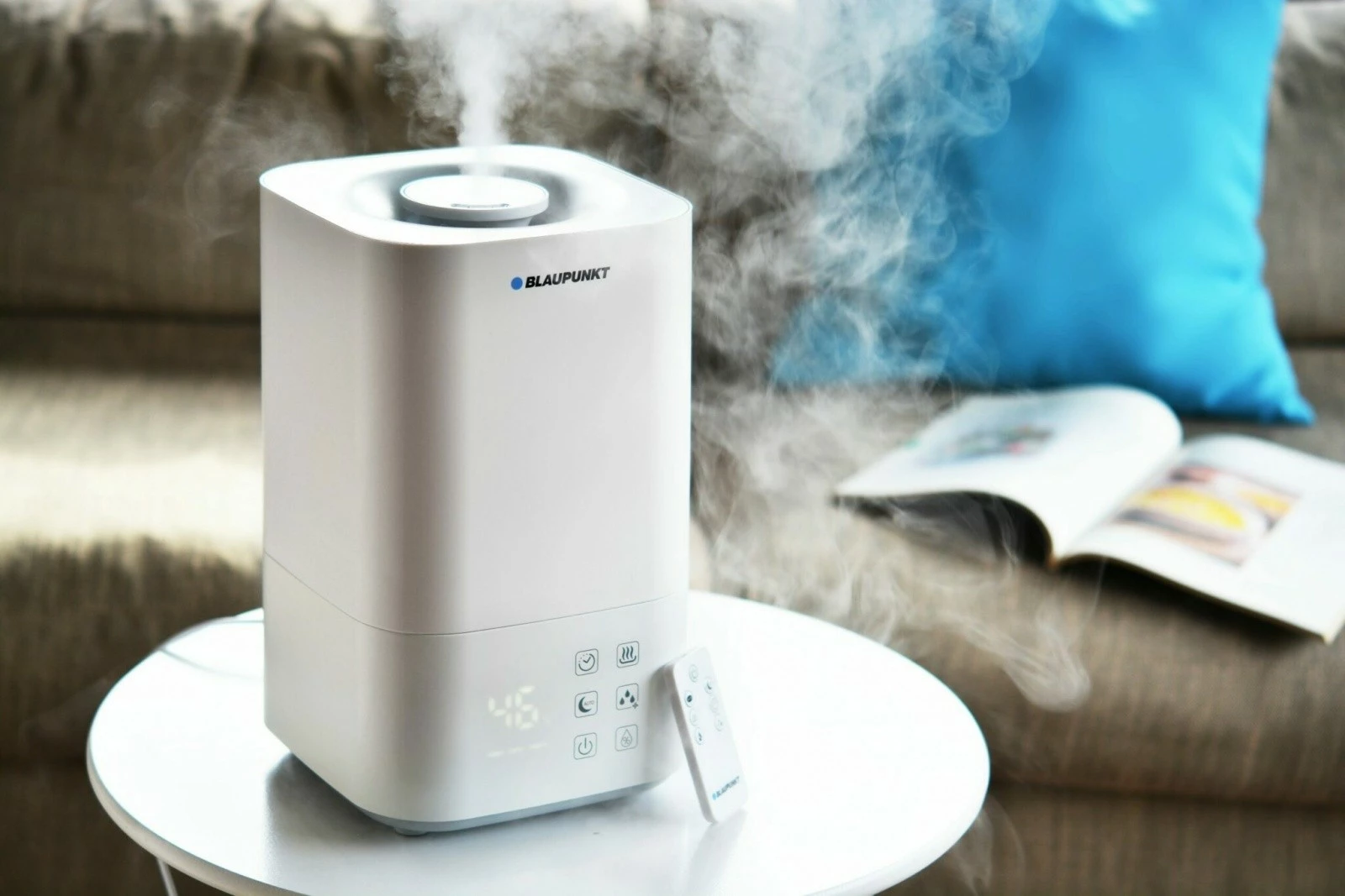 Vlažilnik zraka Blaupunkt AHS701, 4 L, 350 ml/h, humidistat 40–80%, hladna/topla megla, HEPA H13, ionizacija, aromaterapija, časovnik 10 h, z daljinskim upravljalnikom, bel