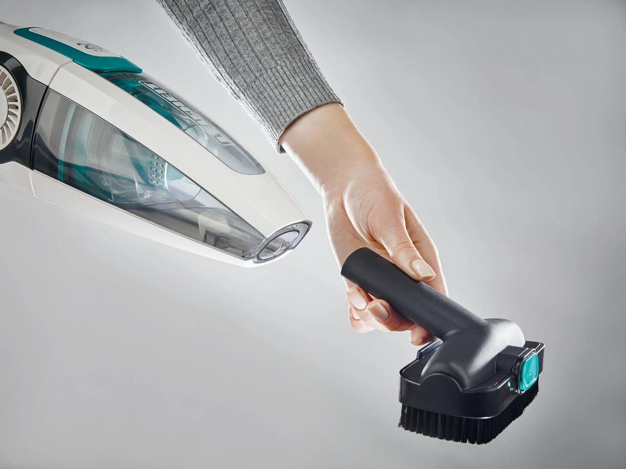 Brezžični sesalnik 2-v-1, brez vrečke, 20V, bel/moder Leifheit PowerVac Brezžični sesalnik 2-v-1, brez vrečke, 20V, bel/moder Leifheit PowerVac