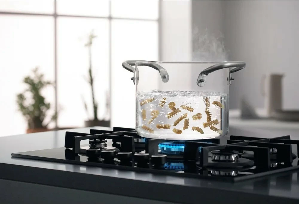 Plinski kuhalnik s steklom, Whirlpool AKWL728NB, 5 kuhališč, črn