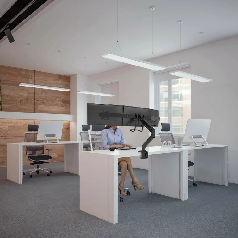 Nastavljiv ročaj za 3 monitorje Gembird MA-DA3-03, 17–27 palcev, črn