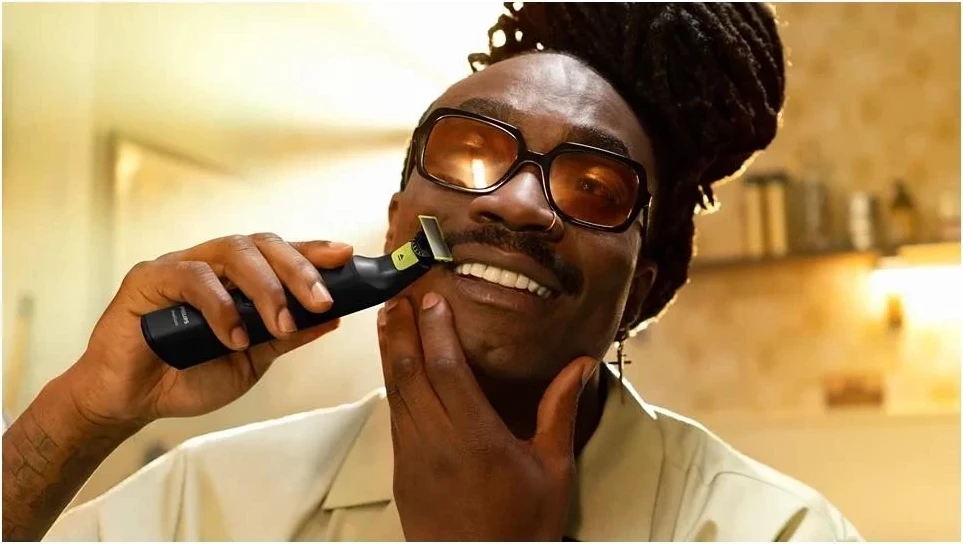 Trimer za obraz Philips OneBlade Pro 360 QP6542/15, črn