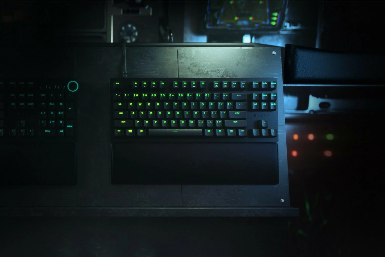 Mehanska tipkovnica Razer Huntsman V2 TKL, RGB, USB, QWERTZ, črna