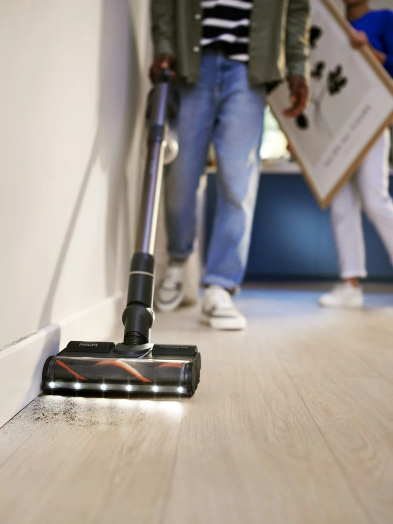 Brezžični pokončni sesalnik za suho in mokro čiščenje, Philips 7000 series Aqua XC7057/01, 0,6 L, Li-Ion, črn