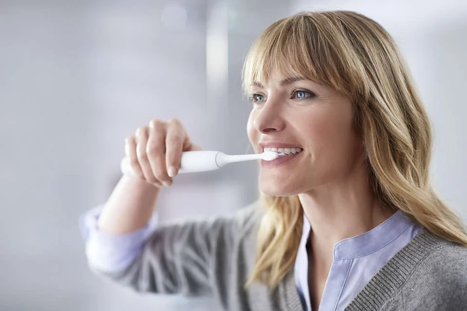 Sonična zobna ščetka Philips Sonicare, bela Sonična zobna ščetka Philips Sonicare, bela