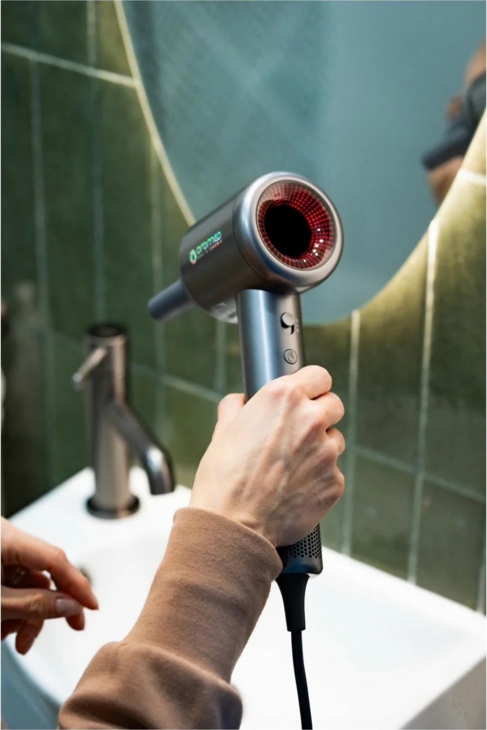 Sušilnik za lase Oromed Oro-F9 Sonic, 1600 W, ionizacija, srebrn