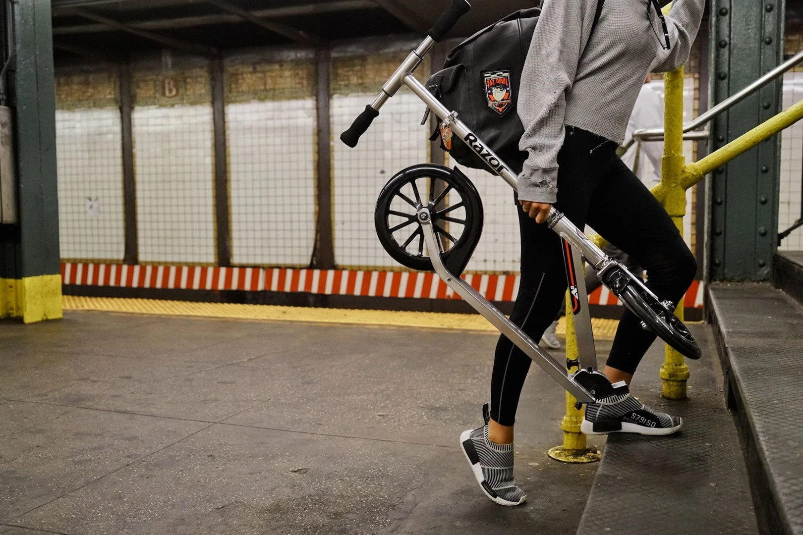 Trotinet Razor A6, 22,6", bel