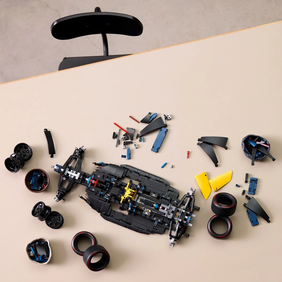 Model F1 Oracle Red Bull Racing RB20, 1639 kosov, moder