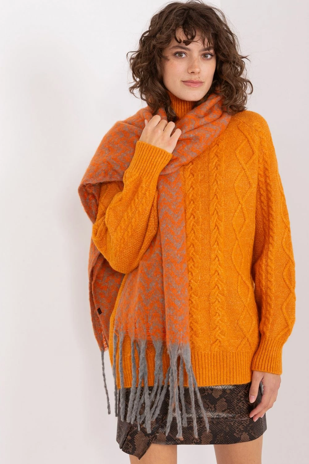 Dolgi šal AT model 205973, oranžen