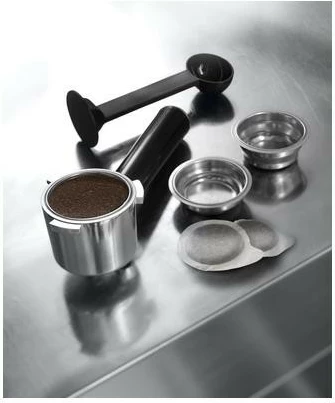 Rdeča espresso naprava DeLonghi Dedica EC 685, 1350 W, 15 bar