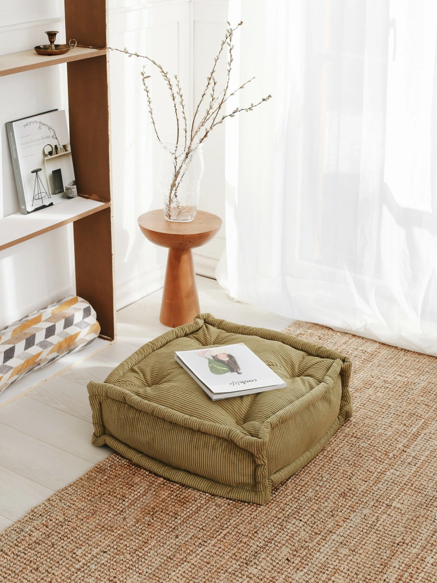 Žametna blazina, biskvitno-kaki, 55 x 55 x 16 cm — Atelier del Sofa