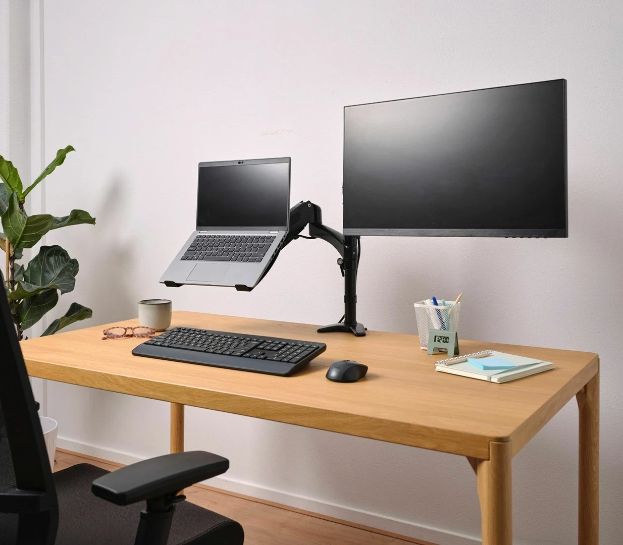 Držalo za mizo za do dva zaslona, 81,3 cm (32"), črno Trust Mara