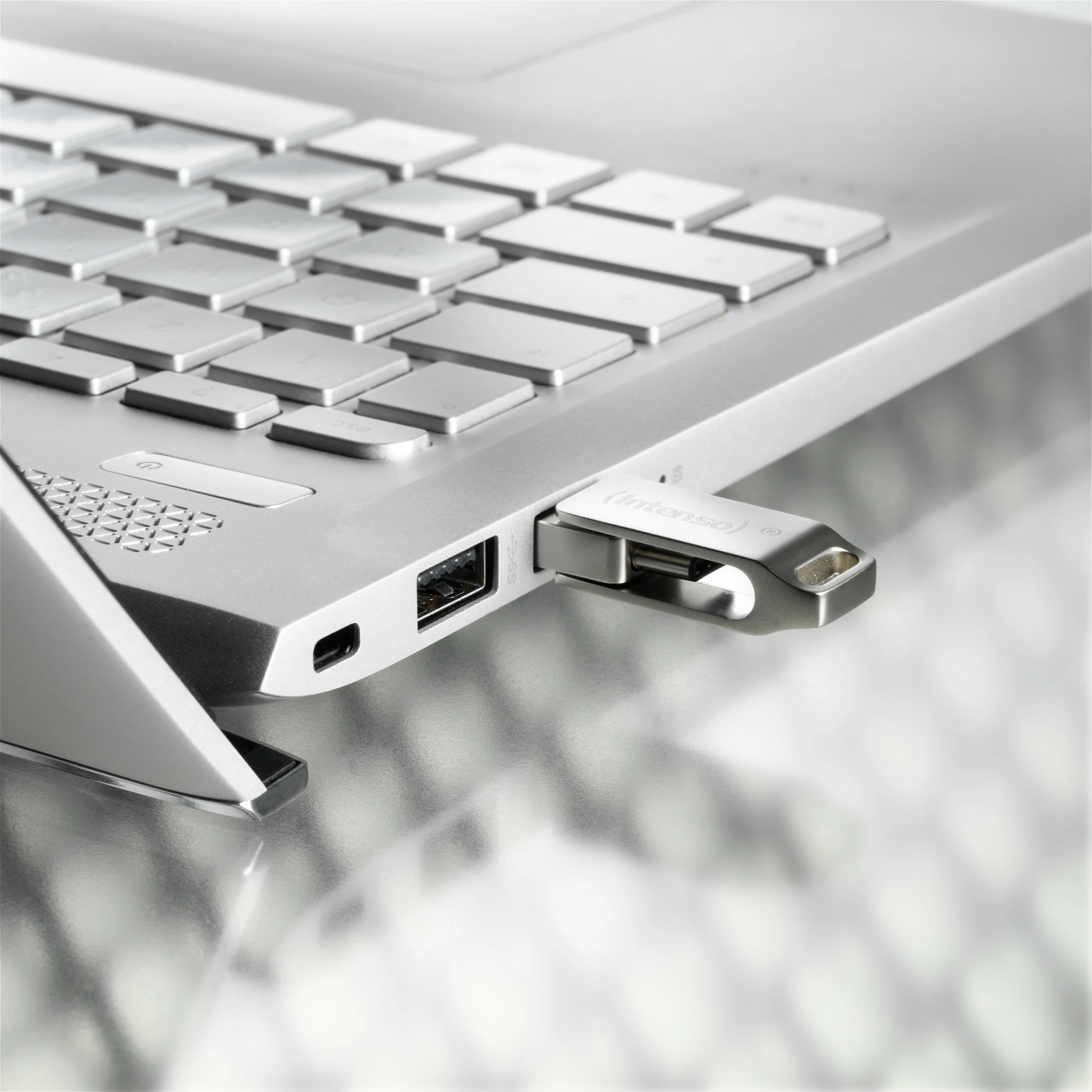 USB ključek 128 GB, USB Type-A/Type-C, 3.2 Gen 1, Intenso cMobile Line, srebrn USB ključek 128 GB, USB Type-A/Type-C, 3.2 Gen 1, Intenso cMobile Line, srebrn
