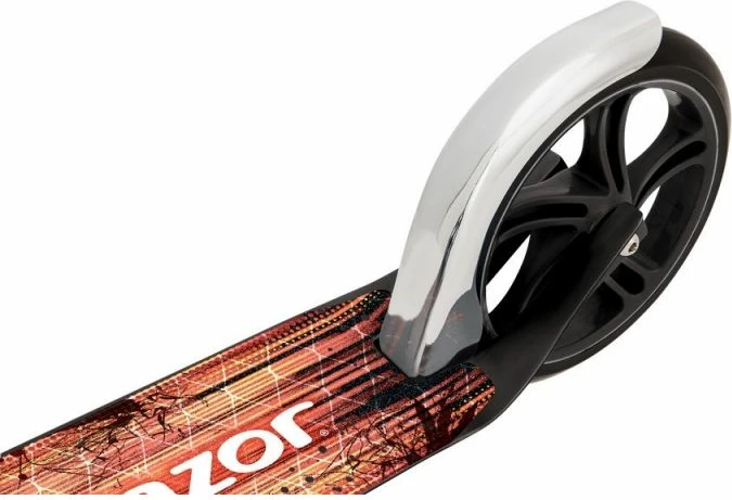 Otroški skiro Razor, črn