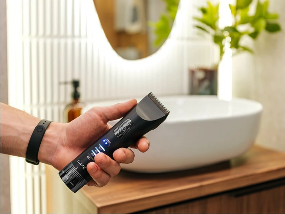 Strižnik za lase in brado Lafe MasterTrim LAFTRY47538, keramični rezili 45 mm, 3 hitrosti, 0,8–2 mm + glavniki 3–12 mm, 1800 mAh, z/ brez kabla, črn