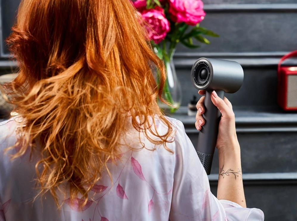 Sušilnik za lase Lafe Rapida (LAFSUS47461) BLDC 1600 W, 4 stopnje toplote, 2 hitrosti, ionizacija, turbo, hladni sunek, z nastavkom koncentrator, grafit