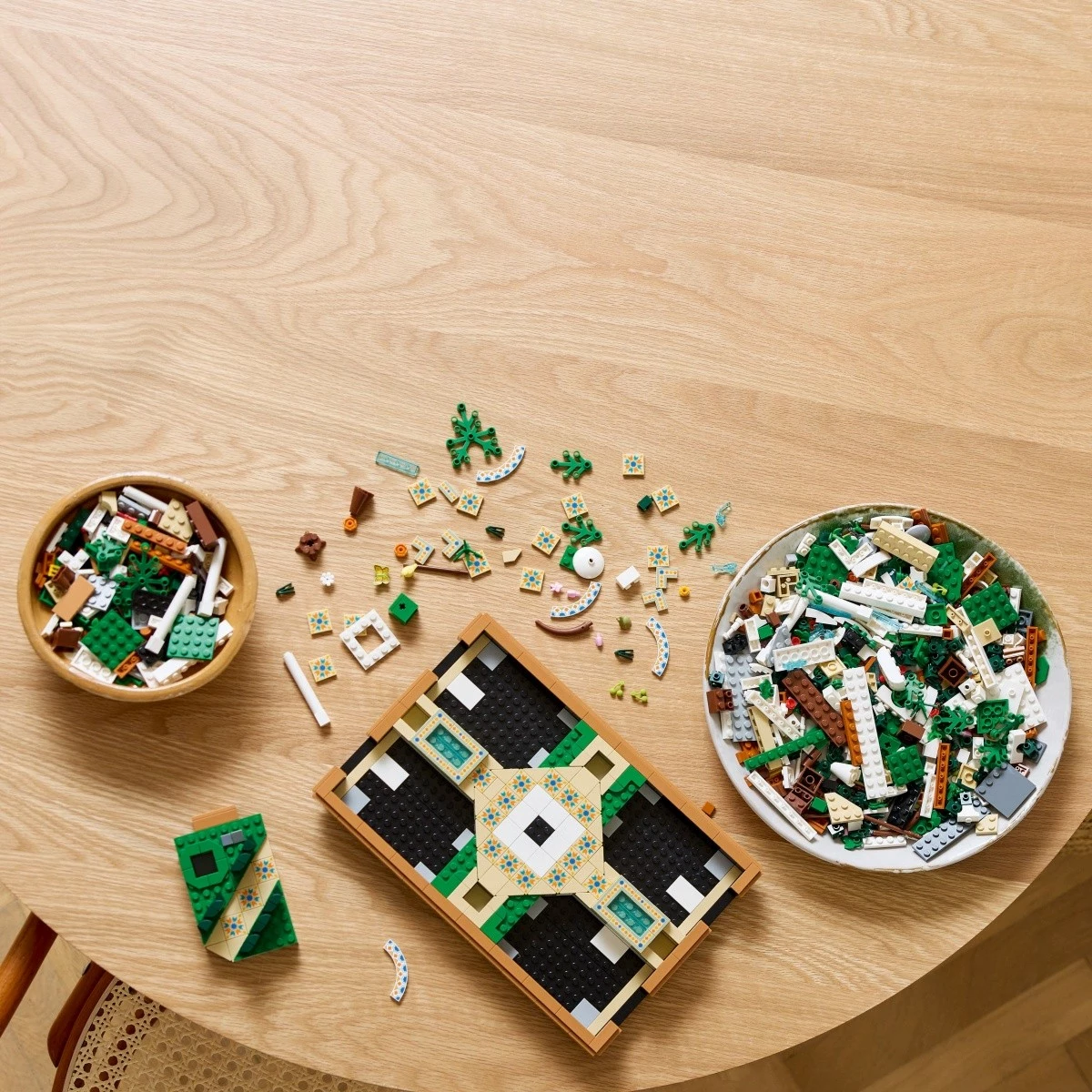 Komplet za sestavljanje vrtni vodnjak LEGO Icons 10359 Garden Fountain, 1302 delov, plastika