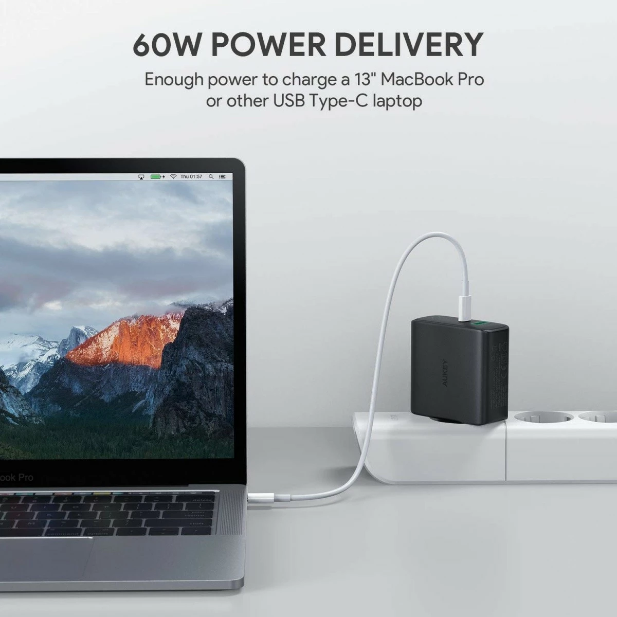 Stenski polnilec AUKEY PA-D3, 60 W, 2x USB (USB-C + USB 3.0), črn