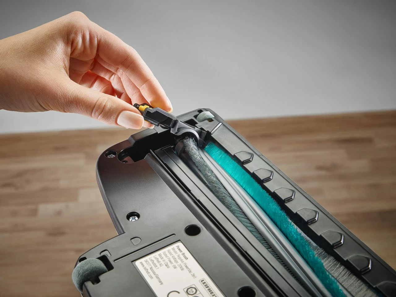 Brezžični sesalnik 2-v-1, brez vrečke, 20V, bel/moder Leifheit PowerVac Brezžični sesalnik 2-v-1, brez vrečke, 20V, bel/moder Leifheit PowerVac