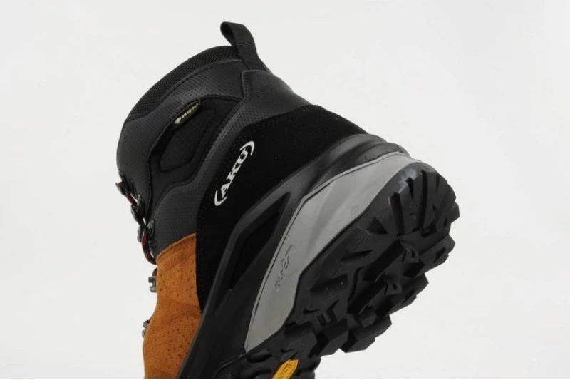 Trekking čevlji za moške Aku, črni in rjavi