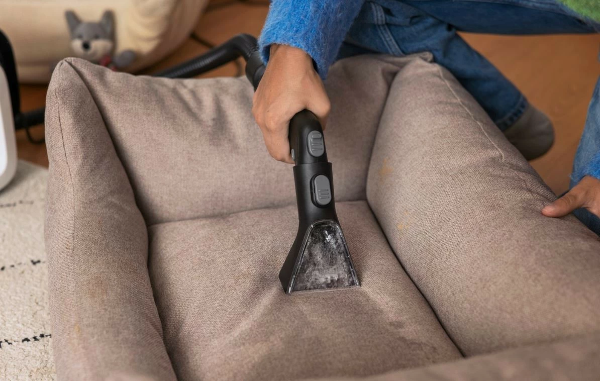 Pometno-sušilni čistilec Karcher SE 3 Compact, 1,7 L, 500 W, črno/bel