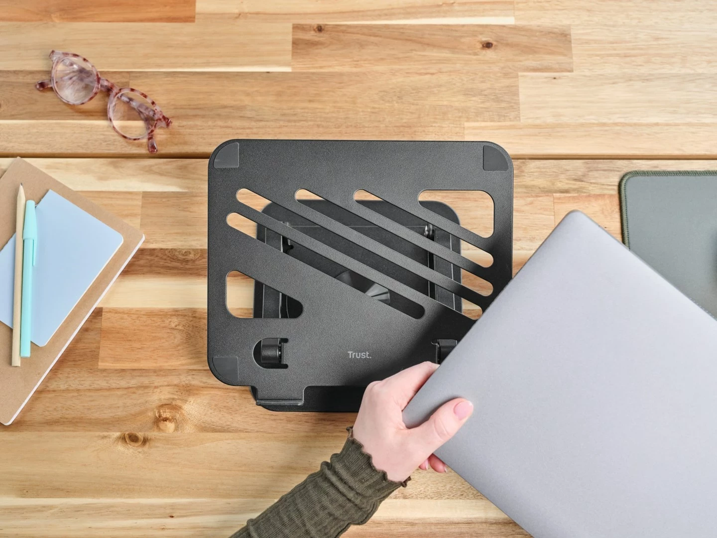 Stojalo za prenosnik Trust Zeff, 40,6 cm (16"), črno