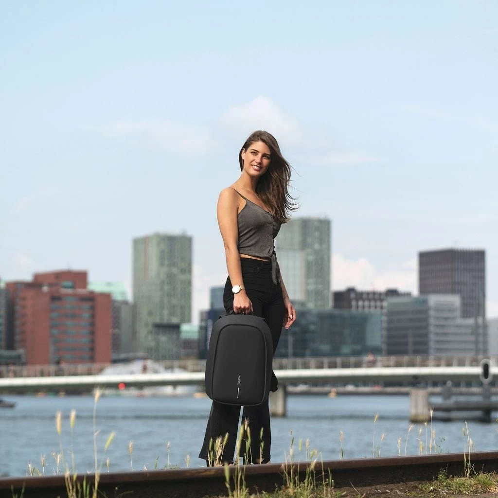 Nahrbtnik za prenosnik XD Design Bobby, črn