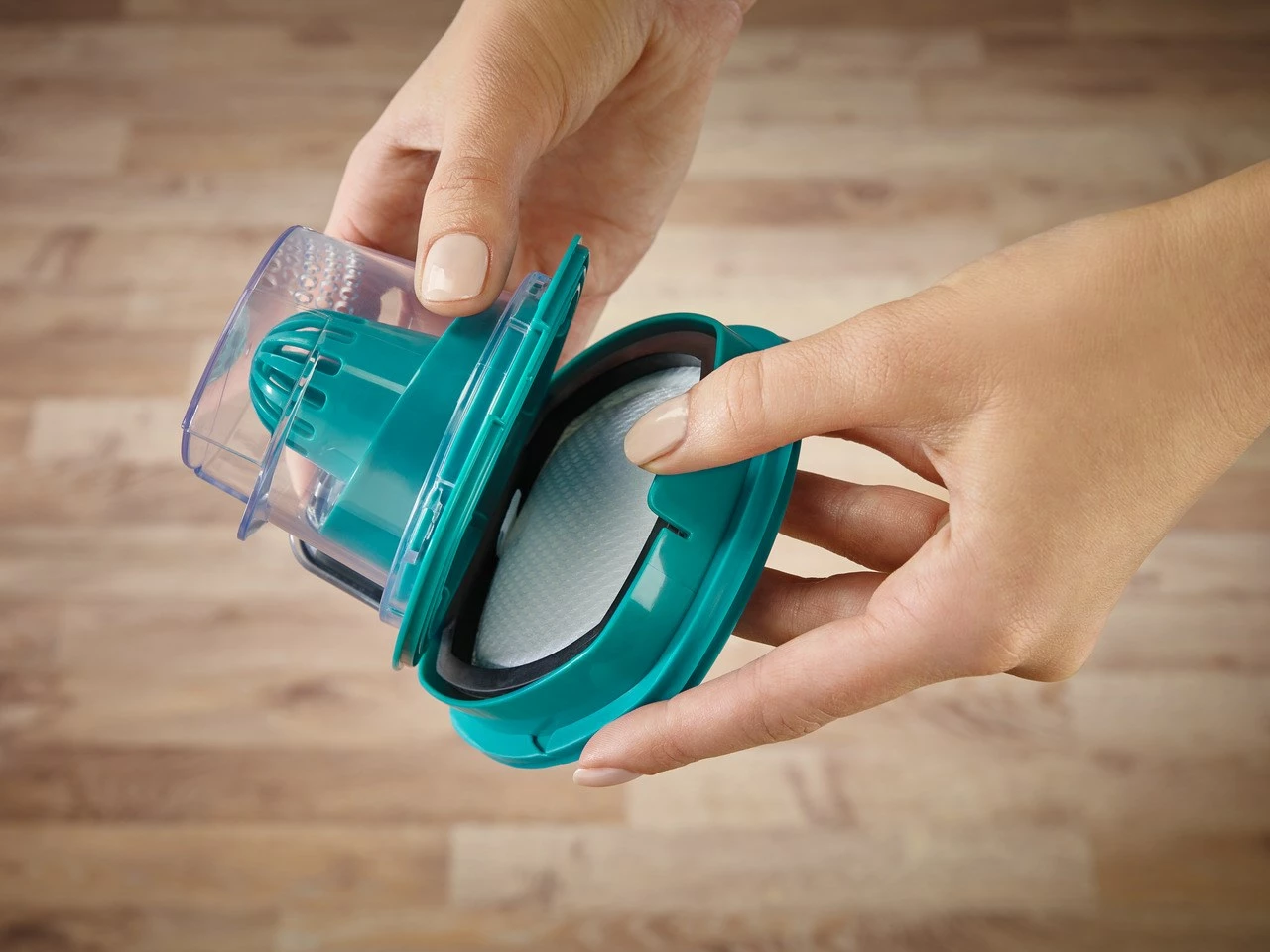 Brezžični sesalnik 2-v-1, brez vrečke, 20V, bel/moder Leifheit PowerVac Brezžični sesalnik 2-v-1, brez vrečke, 20V, bel/moder Leifheit PowerVac