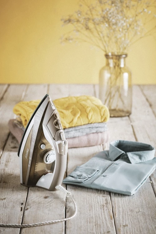 Parni likalnik, 3000 W, keramična likalna plošča, rezervoar 320 ml, kabel 1,9 m, zlata, Camry CR5018