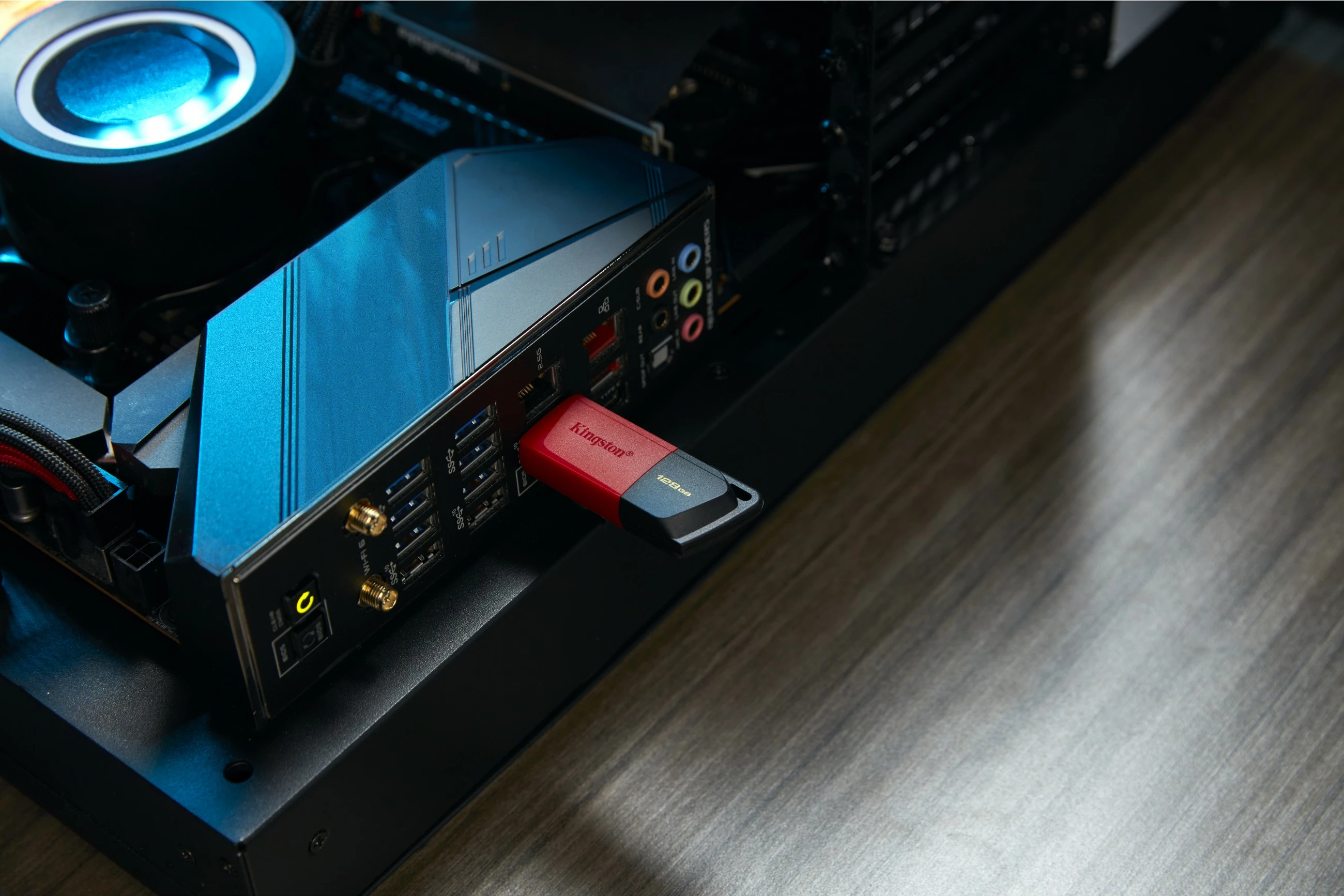 USB-pomnilnik 128 GB, Kingston DataTraveler Exodia M, USB 3.2, črn + rdeč