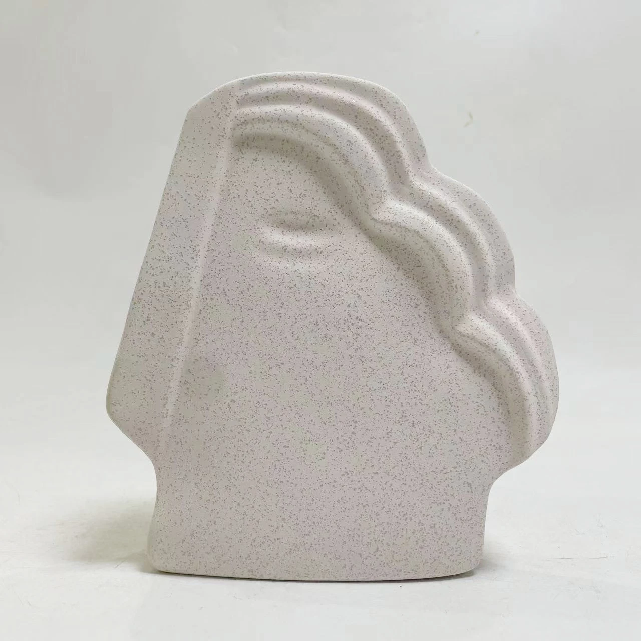 Keramična namizna dekoracija ljudje FH4585 v beli barvi s kristalizacijo 22,5x6x25H cm