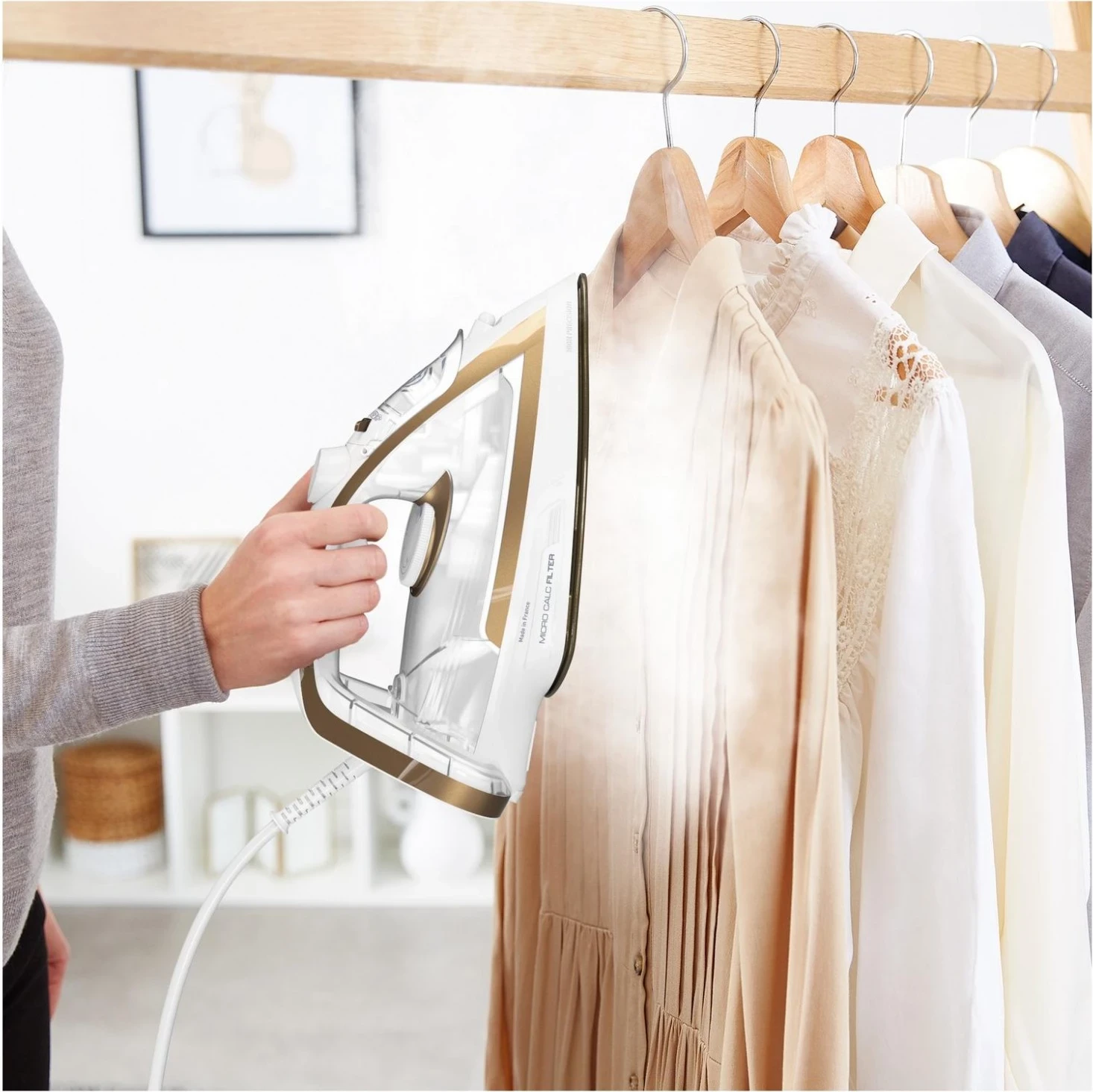 Parni likalnik Tefal FV8042, belo-zlat