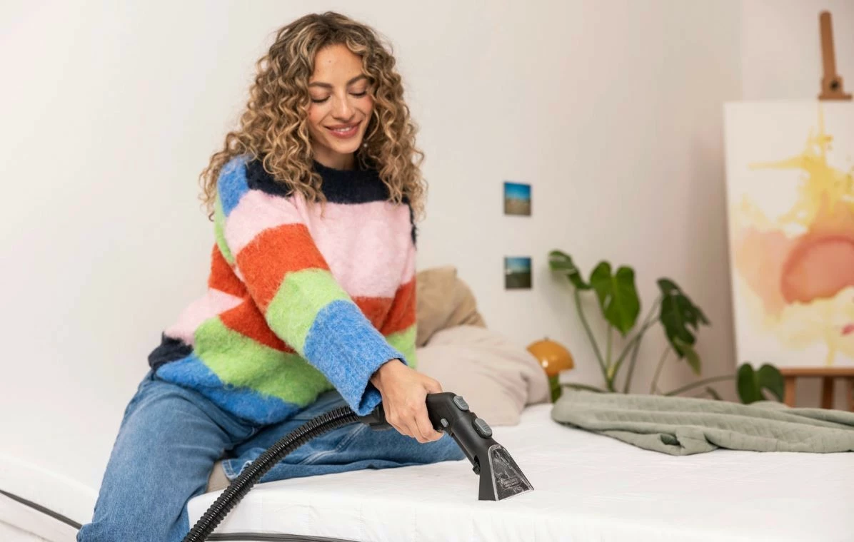 Pometno-sušilni čistilec Karcher SE 3 Compact, 1,7 L, 500 W, črno/bel