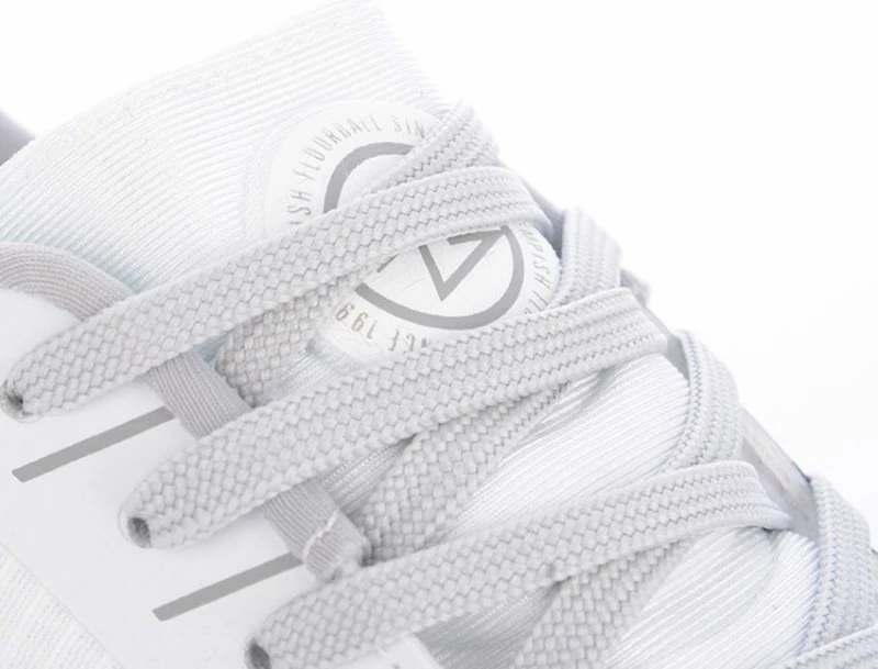 Superge, Tempish Falcon Lady, bele