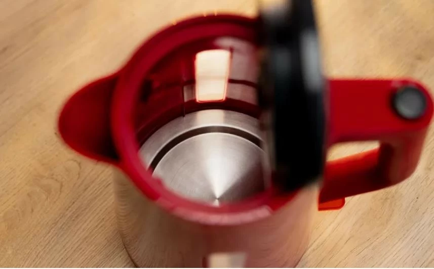 Električni grelnik vode MyMoment TWK1M124 Bosch, 1,7 L, rdeč