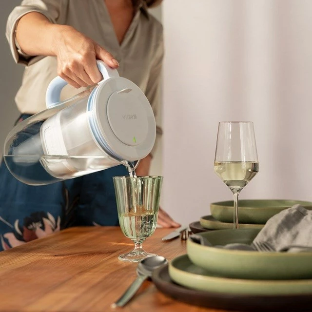 Filtrirni vrč za vodo BRITA Glass+3 Maxtra Pro Pure Performance, 2,5 L, modra