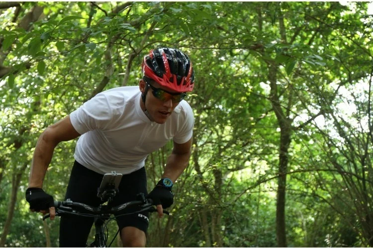 Pametna čelada za gorsko kolesarjenje Livall MT1 Neo Intercom/LED/SOS/BT, 58–62 cm, rdeča