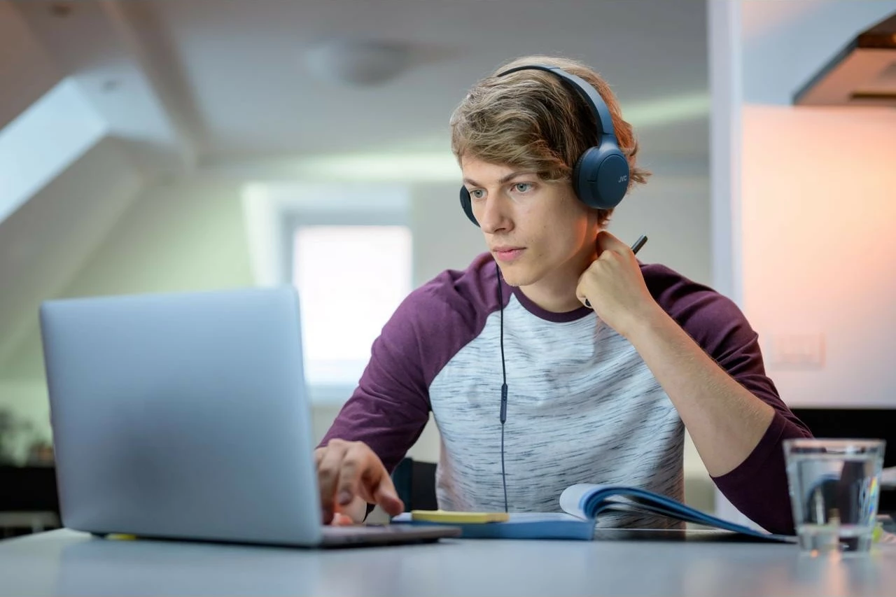 Slušalke USB-C z mikrofonom, kontrola zvoka, on-ear, modre, JVC HA-S33UC