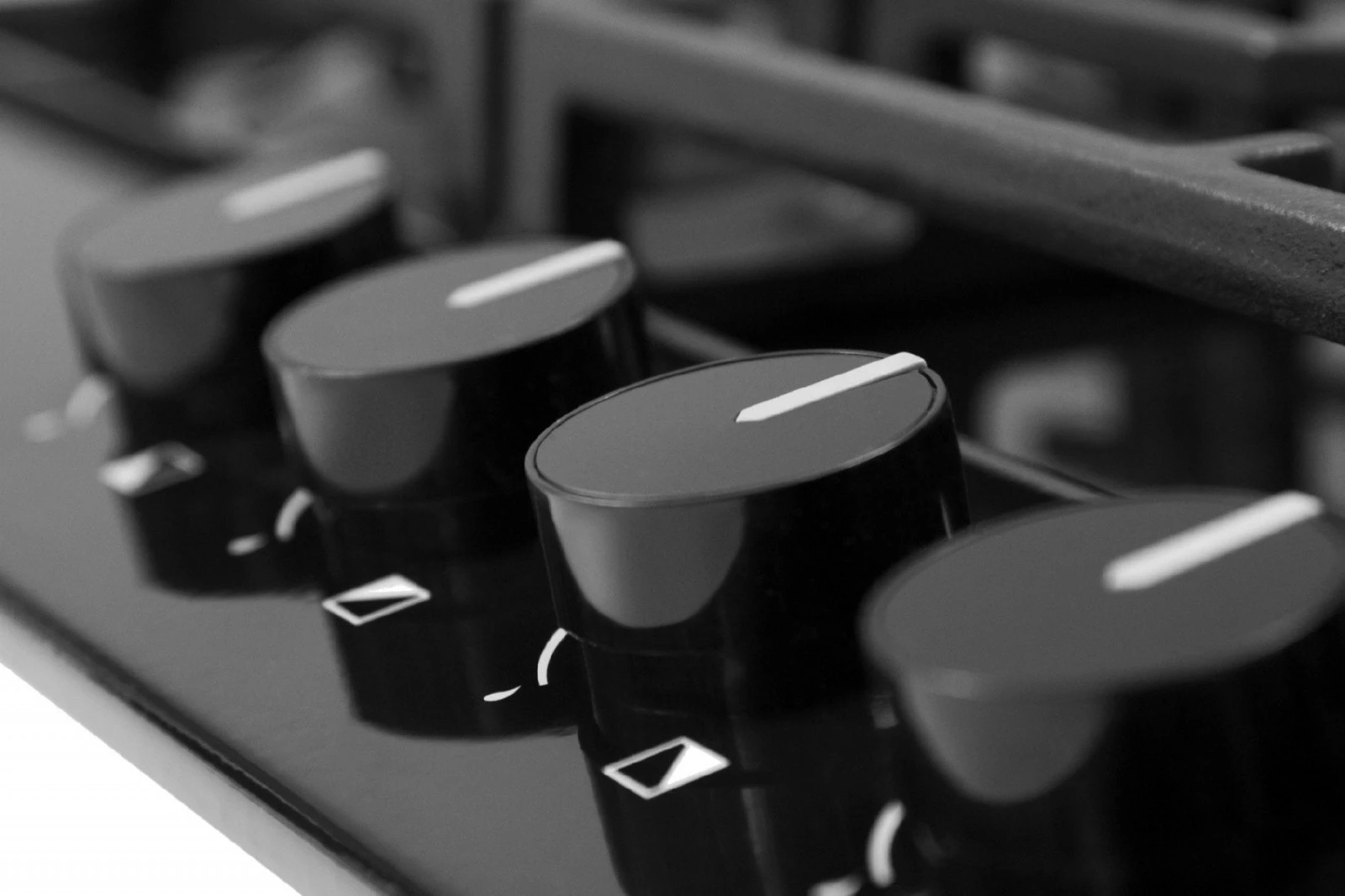 Plinska kuhalna plošča Amica PGA6100APB, 4 kuhališča, črna