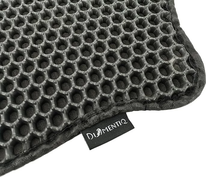 Mat za mačje stranišče DIAMENTIQ, kvadratni črn - 45 x 60 cm